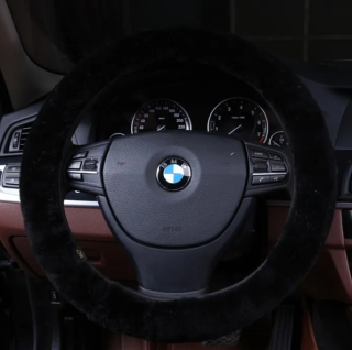 Оплетка на руль M-L (37-40 см) черный НАТУР.МЕХ короткий ворс YBT001 Автопилот